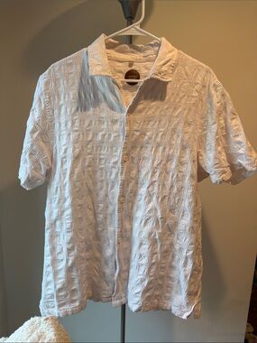 Men's White Short-Sleeve Textured Button-Down Shirt